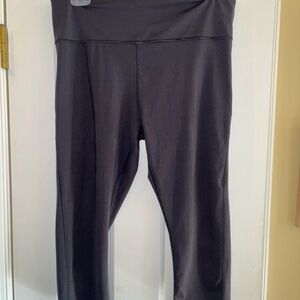 Athleta Ultimate Stash Pocket capri Large - black